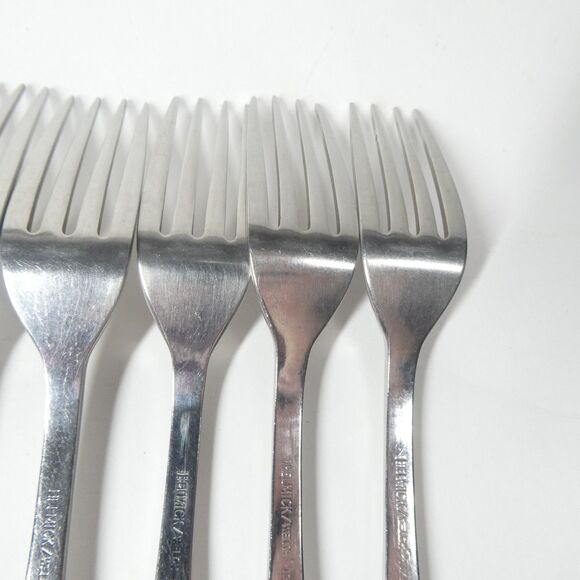 Robert Welch Ammonite 8 Dinner Forks Stainless Flatware Helmick Korea 18/10 - Picture 7 of 8